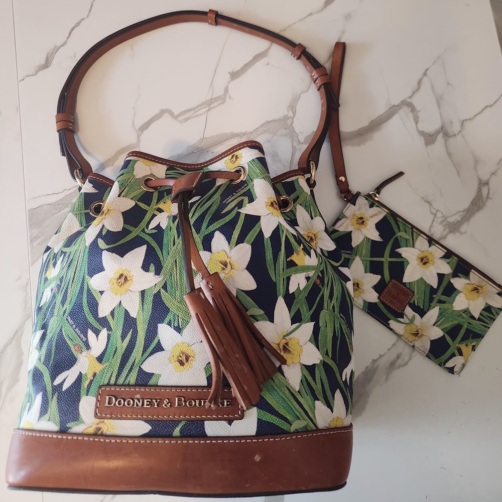 Dooney & Bourke Floral Bucket Bag With Matching Wrislet! - Picture 1 of 12